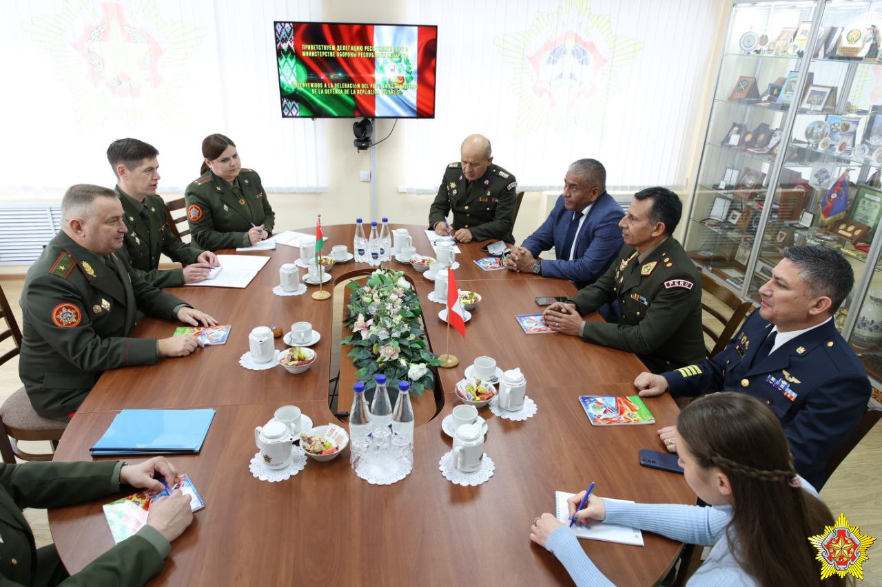 Трех военных дипломатов Перу аккредитовали в Беларуси