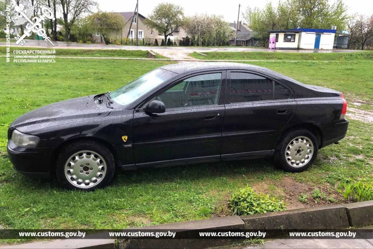 В Беларусь ввозили и продавали автомобили по поддельным регистрационным знакам