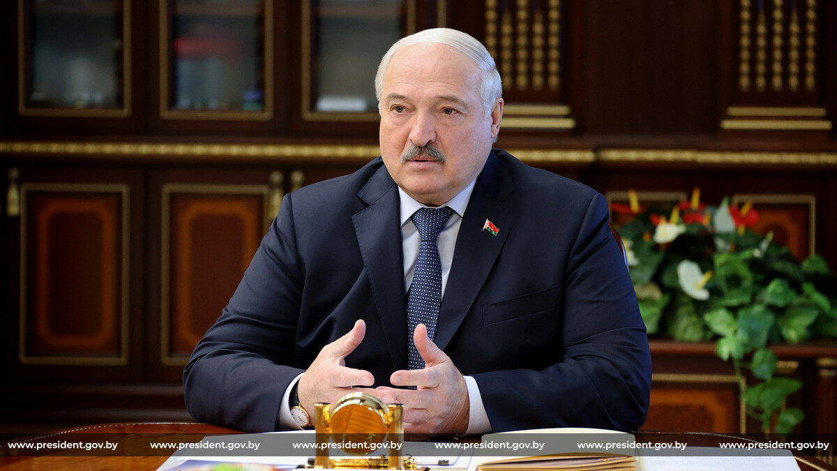 Лукашенко потребовал от КГБ бороться с "крышеванием" со стороны силовиков