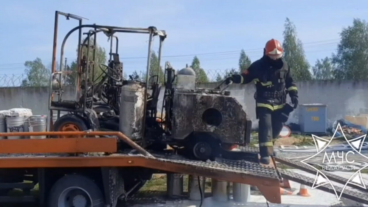 Дорожно-разметочная машина загорелась в Слониме, рабочий попал в реанимацию  — REFORM.news (ранее REFORM.by)