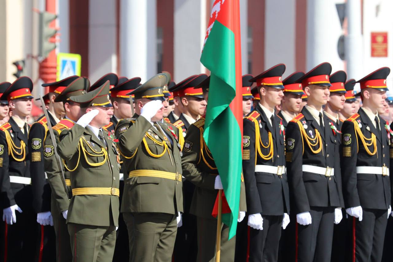Беларусских суворовцев отправили маршировать на параде в Кемерово
