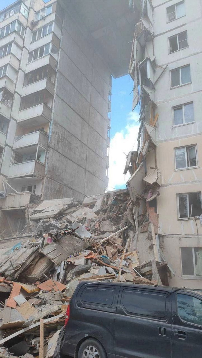 В российском Белгороде рухнул подъезд многоэтажки