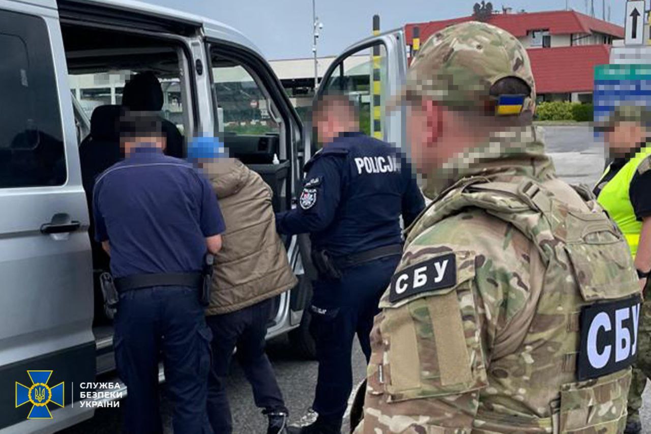 Украина экстрадировала в Польшу координатора мигрантов на беларусской границе