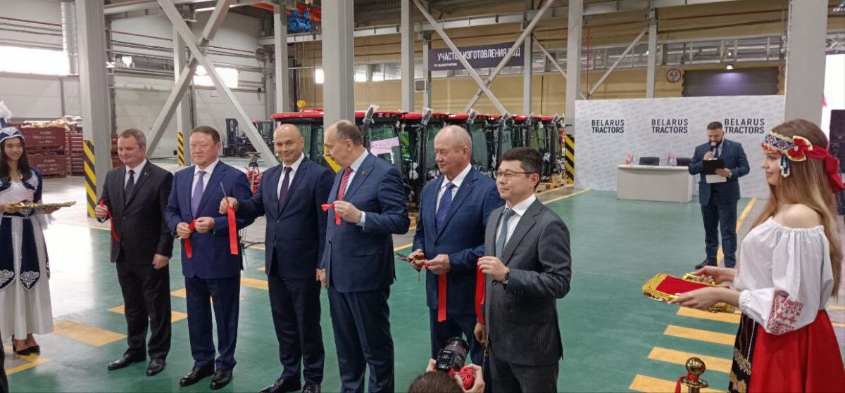 В Казахстане открылся цех по производству кабин к тракторам «Беларус»