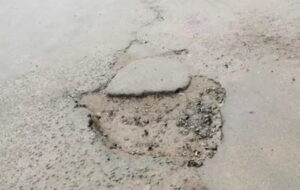 Витебляне создали петицию для ремонта разбитой дороги