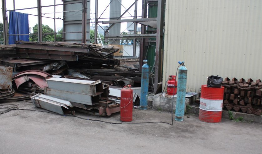 В Гродненском районе на газорезчика обрушились демонтируемые конструкции. Он погиб