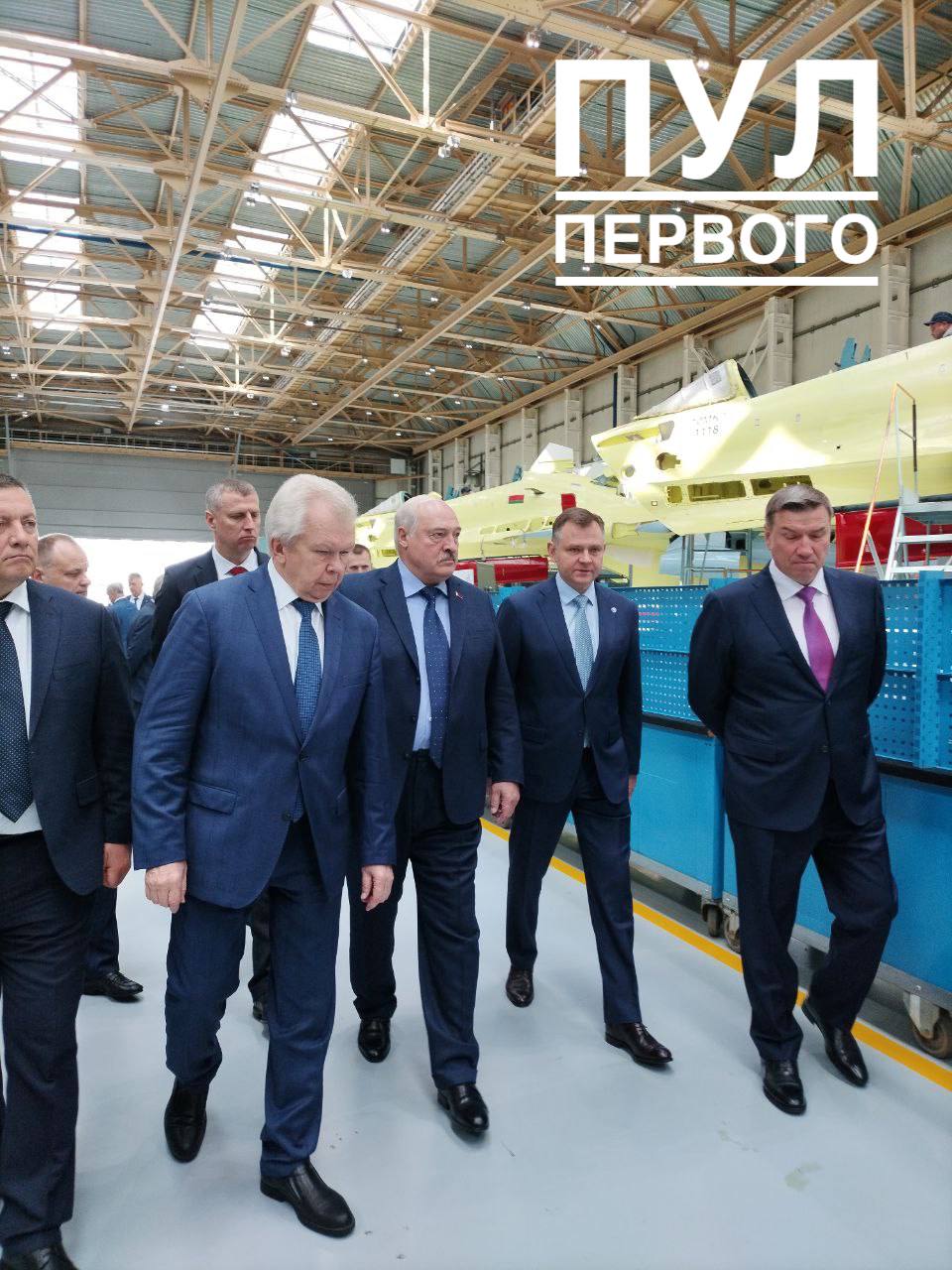 Лукашенко покатали по Байкалу и показали, как собирают истребители Су-30СМ