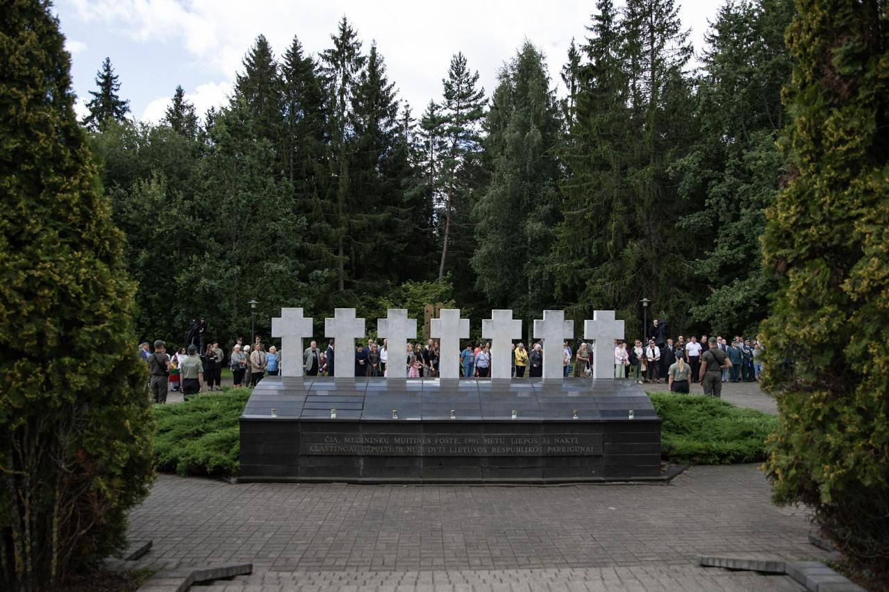 Тихановская вместе с литовскими политиками почтила память погибших при расстреле в Мядининкае