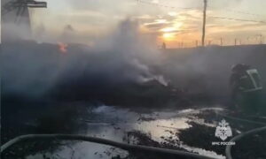 Крупный пожар произошел на складе ГСМ в российском Азове