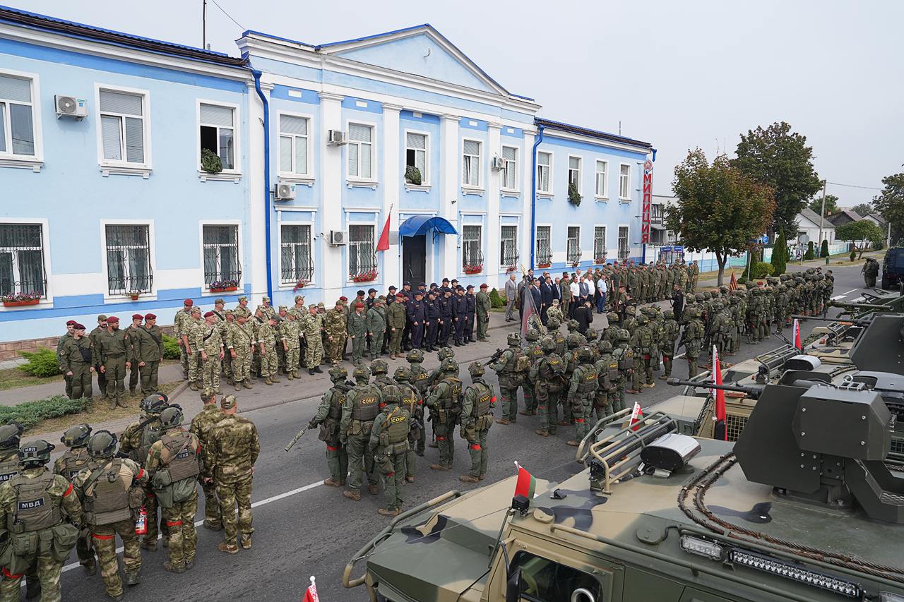 В Столине проходят учения по борьбе с вооруженными формированиями — фотофакт