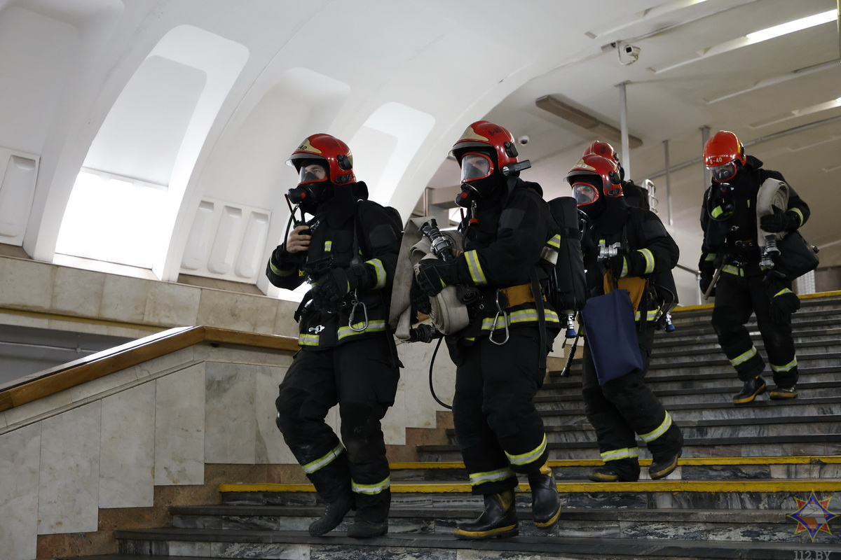 МЧС провело крупные учения на станции метро "Восток" в Минске