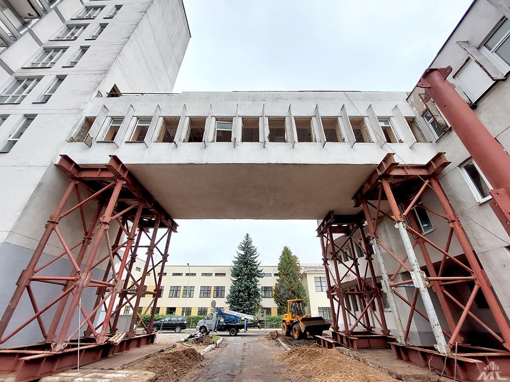 Здание онкоцентра на проспекте Независимости начали сносить в Минске