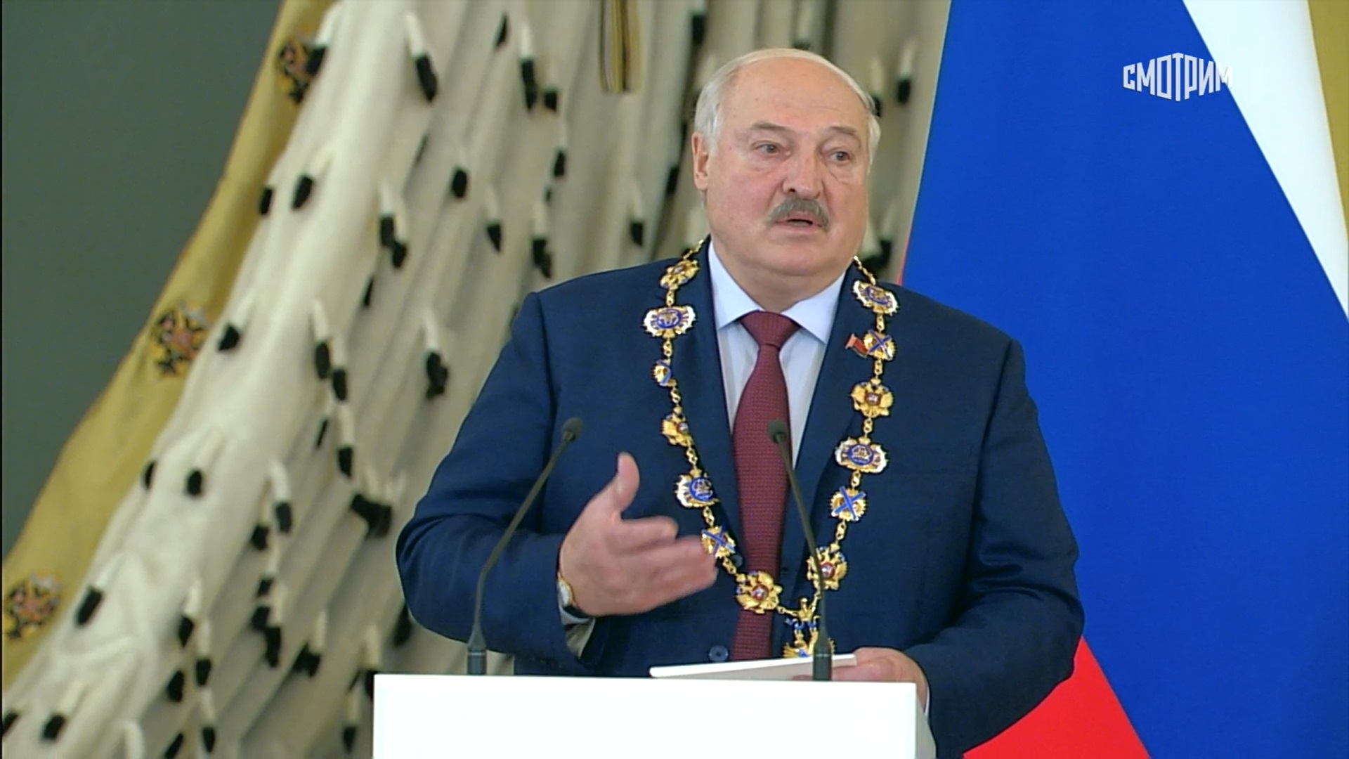 «За веру и верность». Путин вручил Лукашенко орден св. Андрея Первозванного