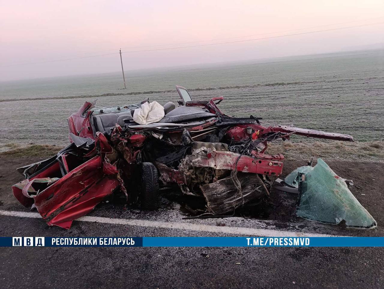 Прицеп оторвался от микроавтобуса и врезался в автомобиль в Пинском районе. Погибли два человека