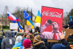 В Братиславе прошли массовые акции протеста против поездки Фицо к Путину