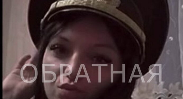 Девушку из Сморгони задержали за танец в милицейской форме