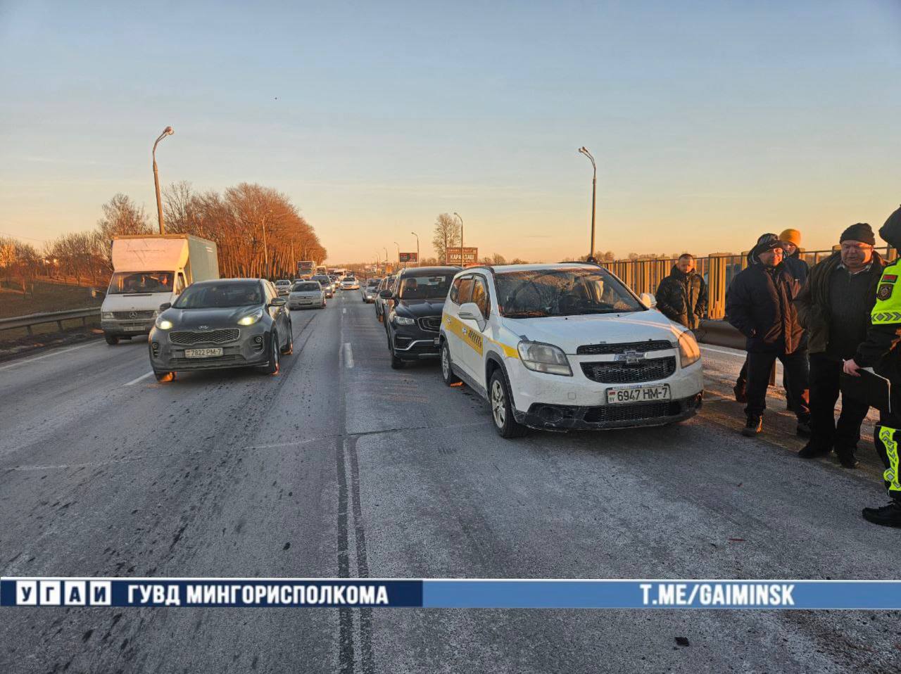 «Паровоз» из шести автомобилей собрался на МКАД