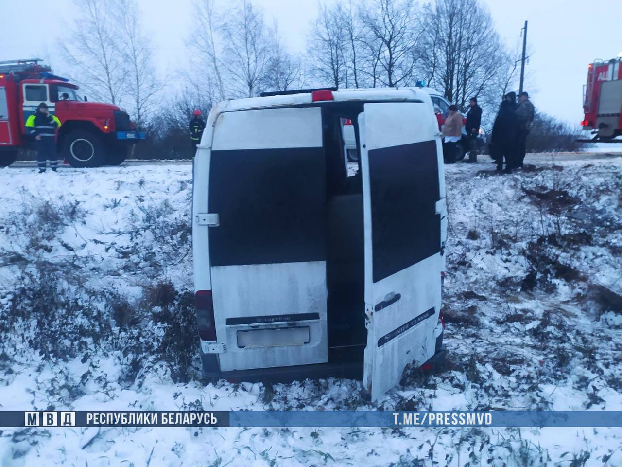 Маршрутка вылетела в кювет в Воложинском районе. 8 человек пострадали