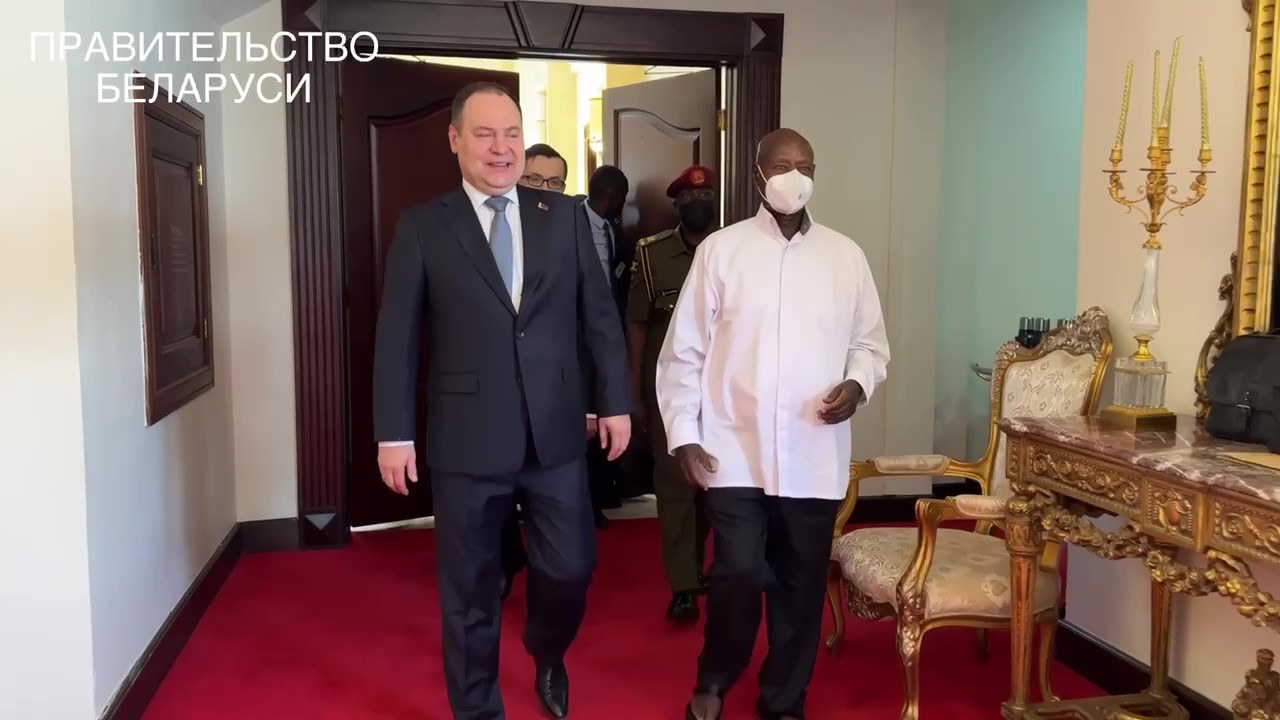 Президент Уганды встречал Головченко в маске и разговаривал с ним на расстоянии