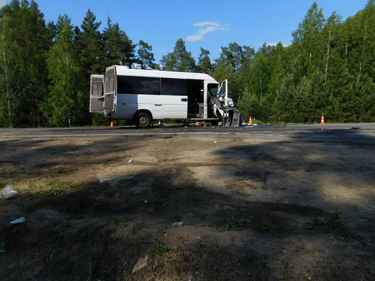 СК закончил следствие по делу о ДТП трактора и маршрутки. Обвинение предъявлено трактористу