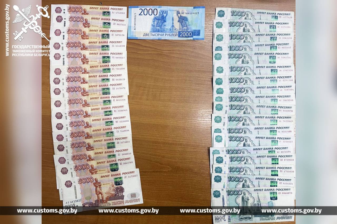 Молдованин пытался вывезти из Беларуси более 33 тысяч долларов без декларирования