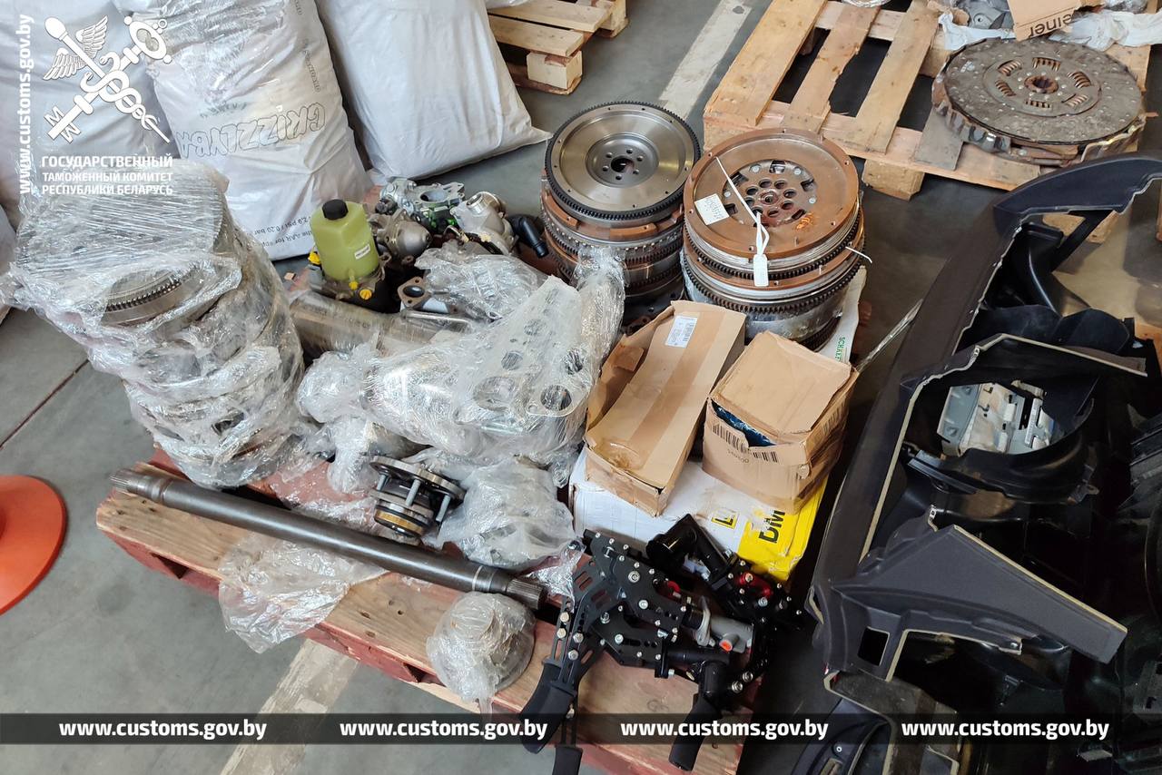 Таможенники раскрыли схему незаконного ввоза автозапчастей