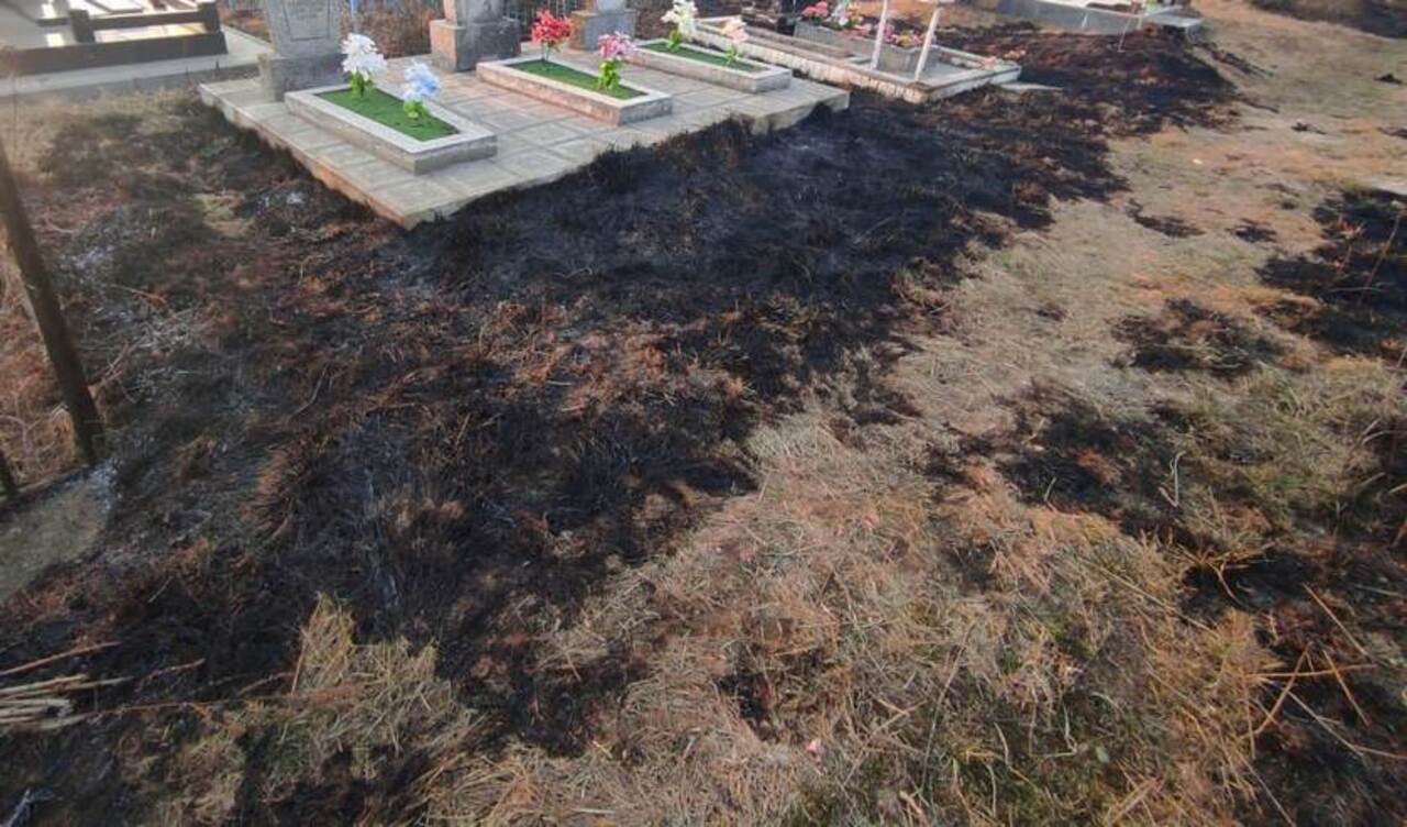 Пенсионер получил смертельные ожоги, сжигая траву на кладбище в Новогрудском районе
