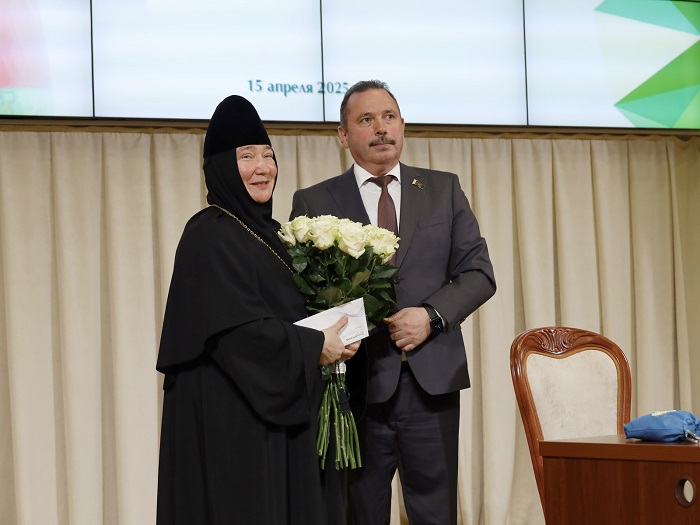 Виктор Ананич и матушка Параскева. 