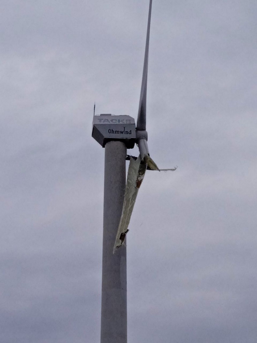 Лопасть ветряка рухнула и вызвала пожар в Могилевском районе