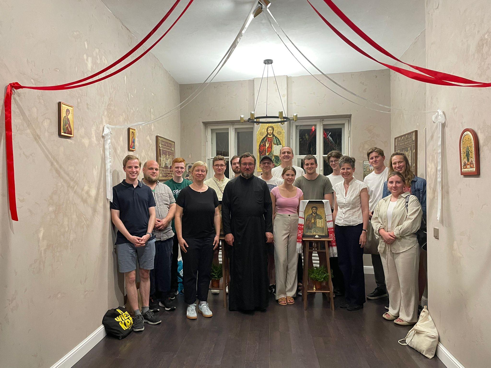 Велікодныя богаслужэнні па-беларуску: Вільня, Варшава, Нью-Ёрк, Мінск