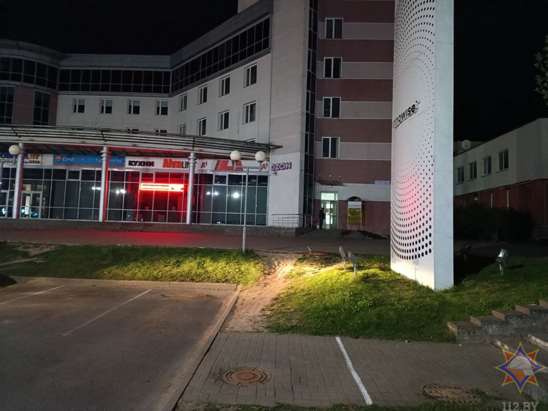 Пожар произошел в здании торгового центра в Витебске