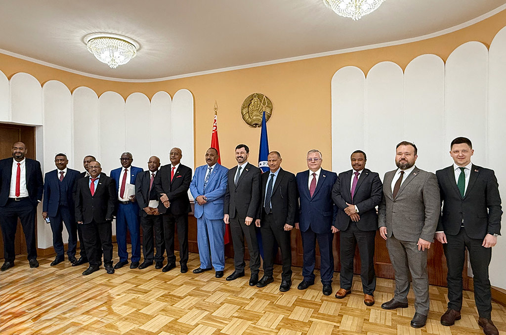 Суданская делегация во главе с министром нефти приехала в Беларусь