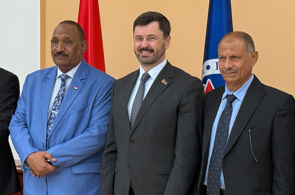 Суданская делегация во главе с министром нефти приехала в Беларусь