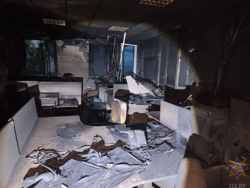 Пожар произошел в здании торгового центра в Витебске