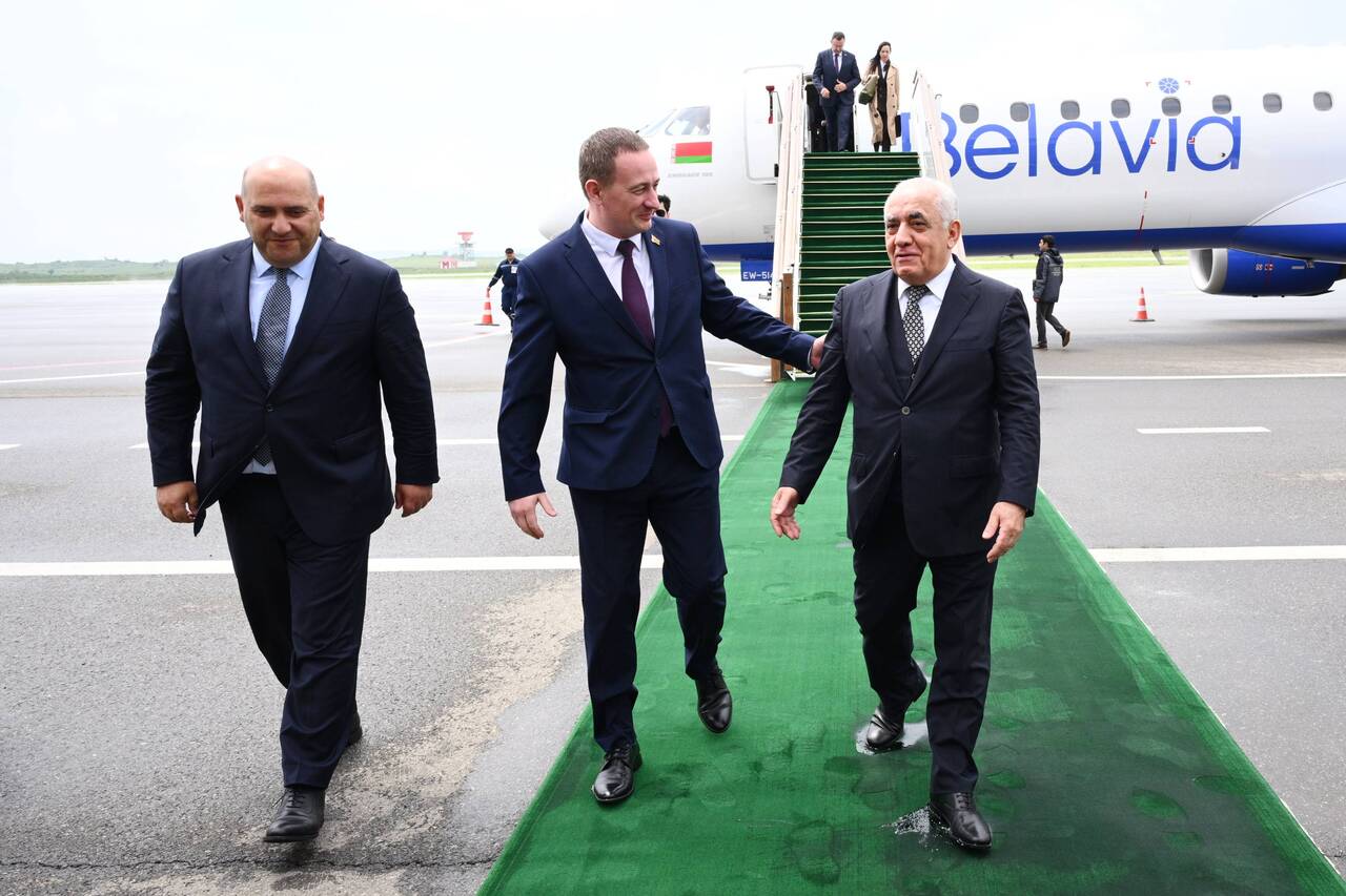 Турчин подарил Карабаху мусоровоз