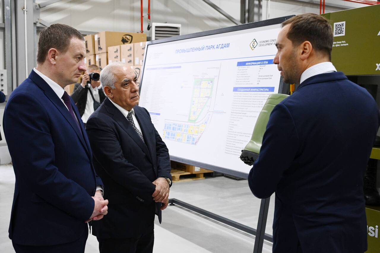 Турчин подарил Карабаху мусоровоз