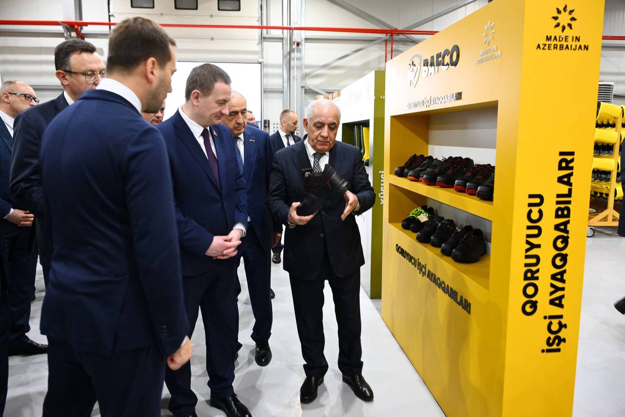 Турчин подарил Карабаху мусоровоз