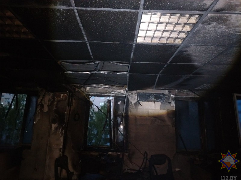 Пожар произошел в здании торгового центра в Витебске