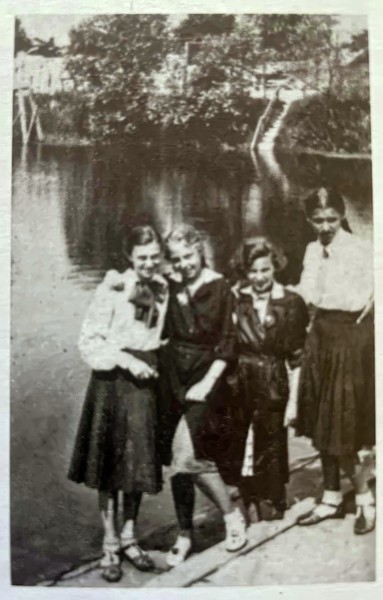 «Трыбуна ўстаноўлена на плошчы проста насупраць касцёла»: адна з жаночых гісторый пра пачатак Другой сусветнай з праекта Brest HERstory