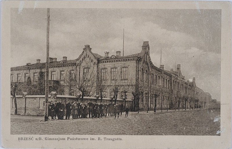 «Трыбуна ўстаноўлена на плошчы проста насупраць касцёла»: адна з жаночых гісторый пра пачатак Другой сусветнай з праекта Brest HERstory