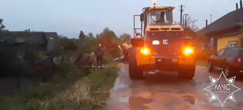 Сильные дожди привели к подтоплению и повреждению дорог в Витебской области