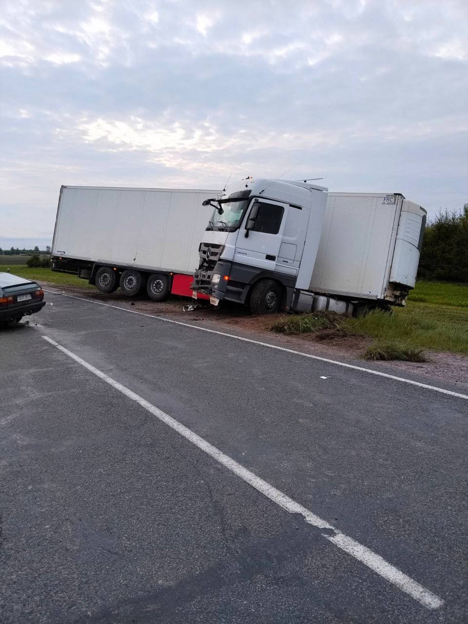 Годовалый ребенок погиб в лобовом столкновении грузовика и легковушки в Вороновском районе