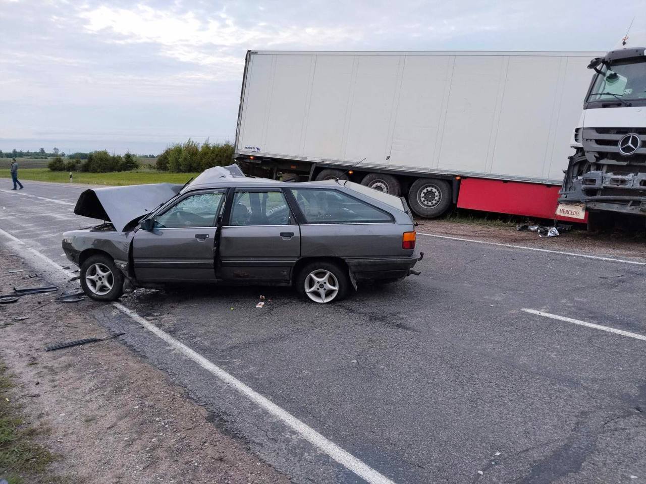 Годовалый ребенок погиб в лобовом столкновении грузовика и легковушки в Вороновском районе