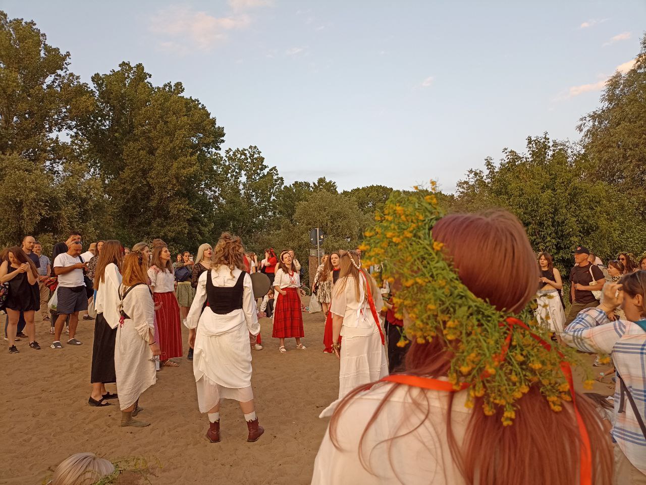 На беразе Віслы ў Варшаве беларусы адсвяткавалі Купалле - фотафакт