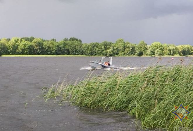 Ветер перевернул сапборды на озере Яново в Полоцком районе