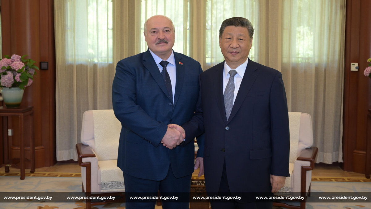 Си Цзиньпин пригласил Лукашенко на парад и саммит ШОС