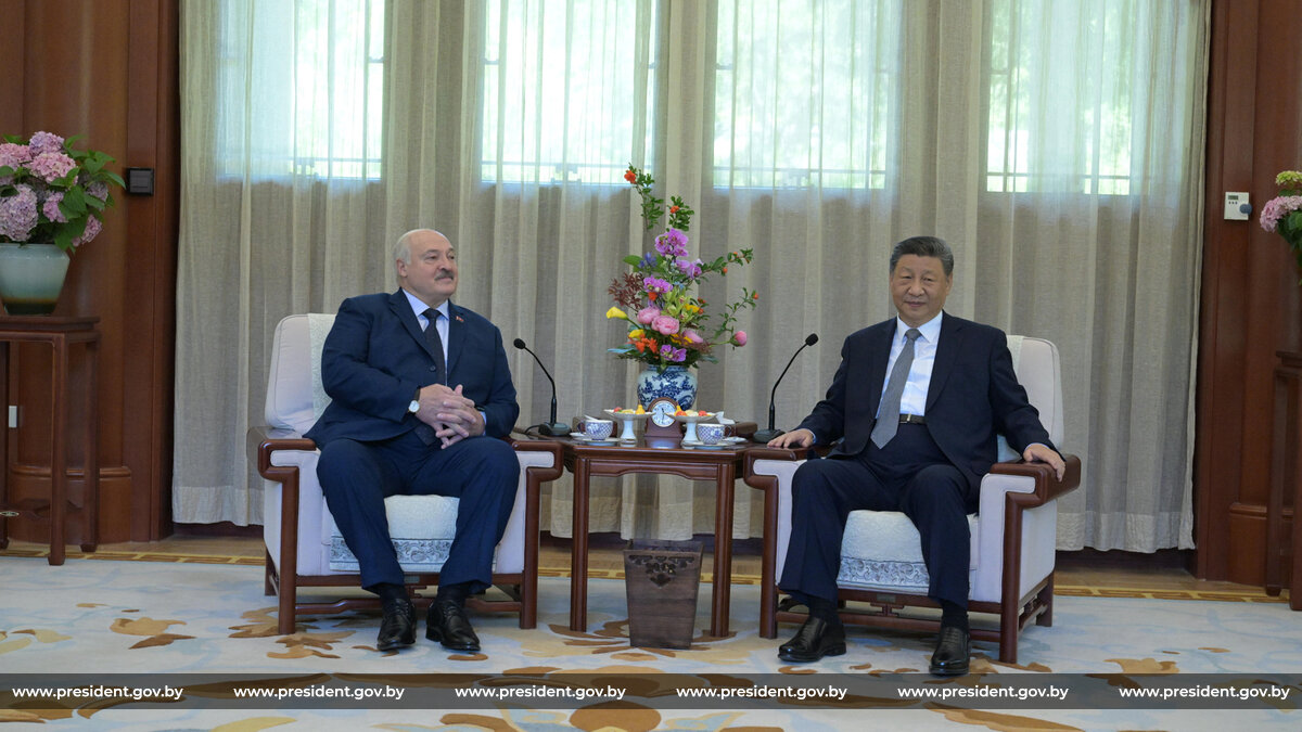 Си Цзиньпин пригласил Лукашенко на парад и саммит ШОС