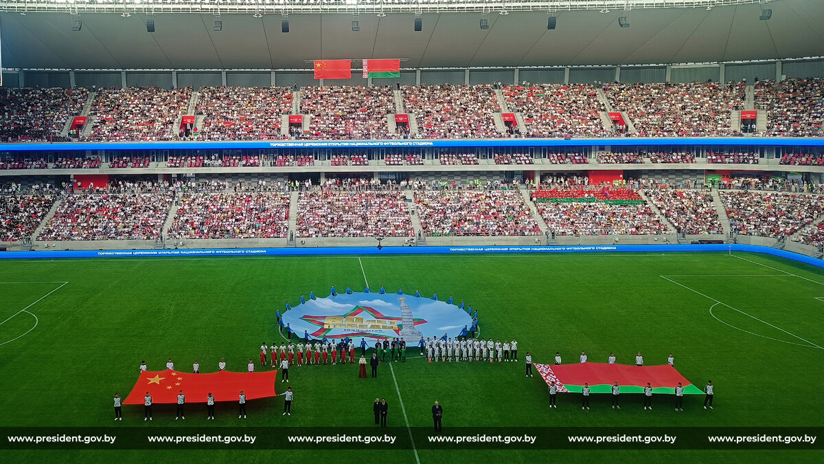 Лукашенко предложил поставить в Минске памятник Си Цзиньпину