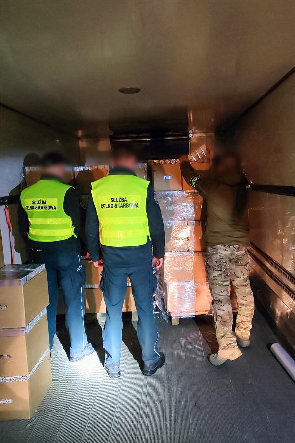 В Польше задержали фуру с крупной партией беларусских сигарет