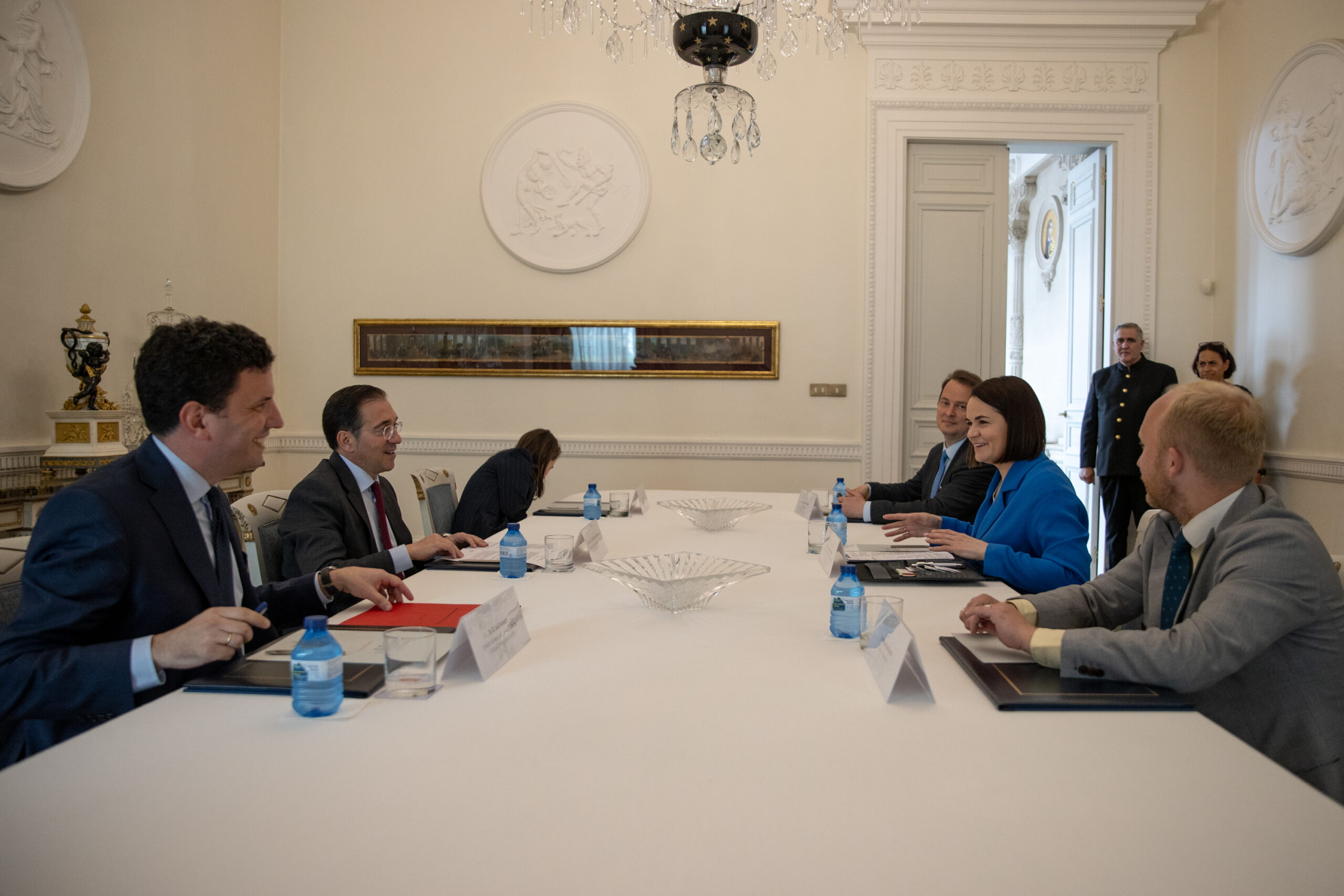 Тихановская и глава МИД Испании обсудили санкции и мирные переговоры